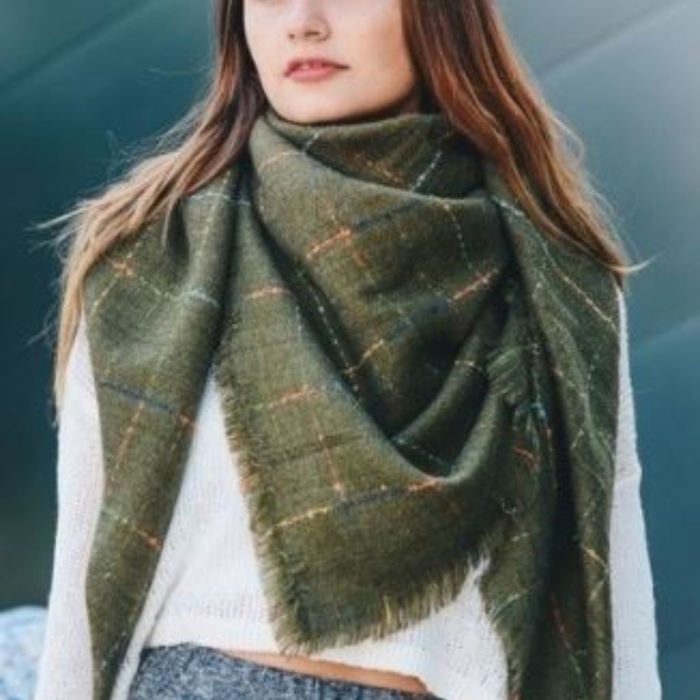 Olive Follow The Lines Blanket Scarf